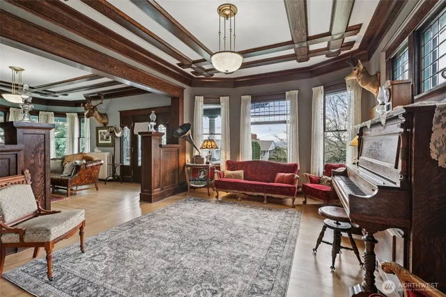 a view of a livingroom with furniture hardwood floor and a ceiling fan