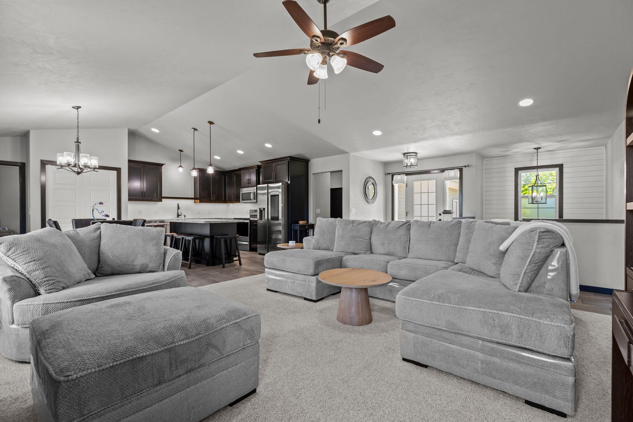 N8973 Spring Valley Road Menasha, WI 54952 - Photo 2 of 37