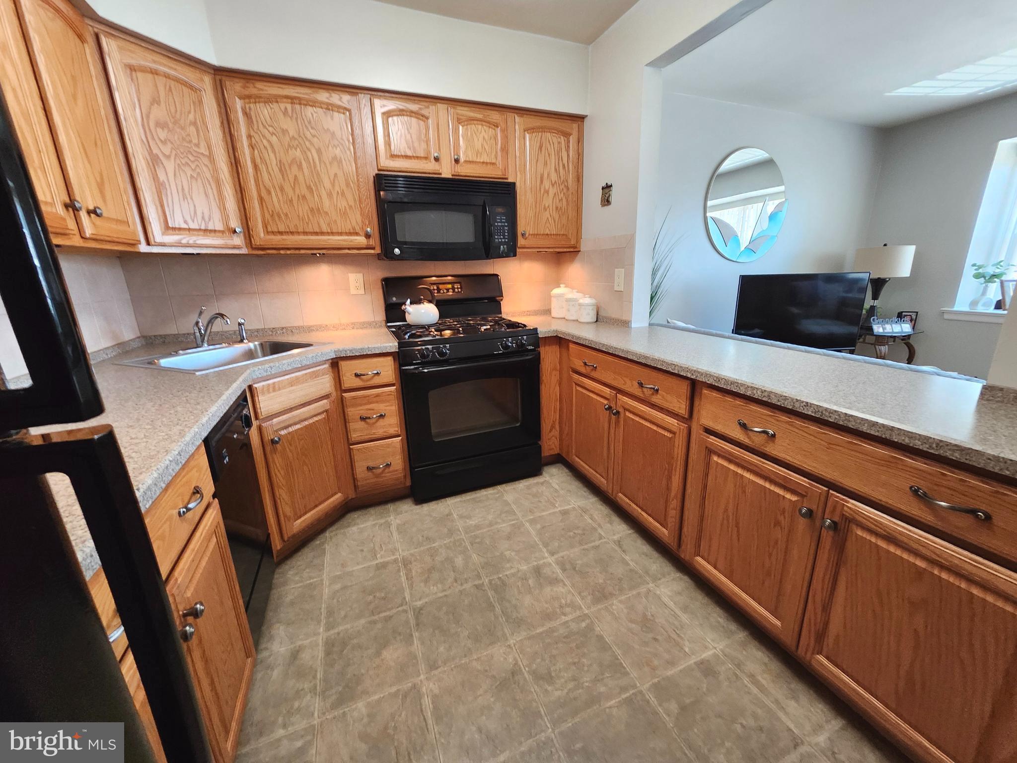11927 Covert Road Philadelphia, PA 19154 - Photo 3 of 22 Gallery Image 3