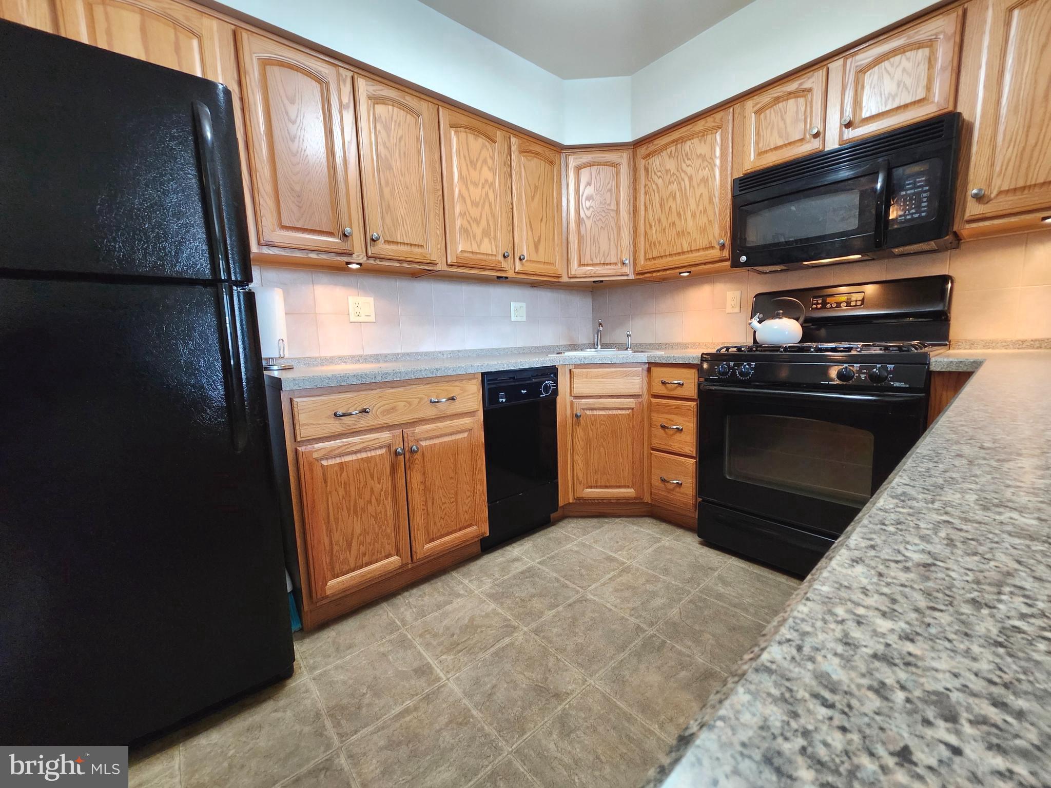 11927 Covert Road Philadelphia, PA 19154 - Photo 4 of 22 Gallery Image 4