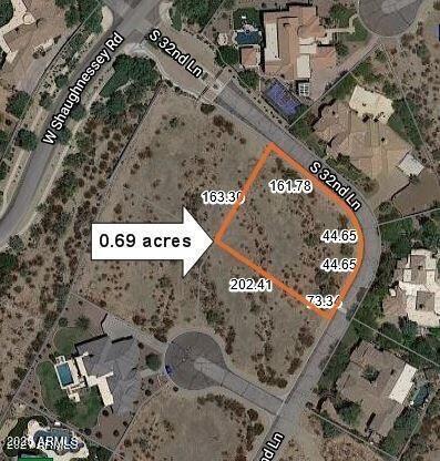 16722 South 32nd Lane, Unit 68 Phoenix, AZ 85045 - Photo 7 of 9 with a large stone wall with a black and white comforter