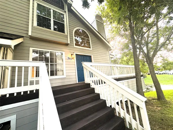 $1,725 | 111 Dunbar Estates Drive, Unit 501, Friendswood, TX 77546