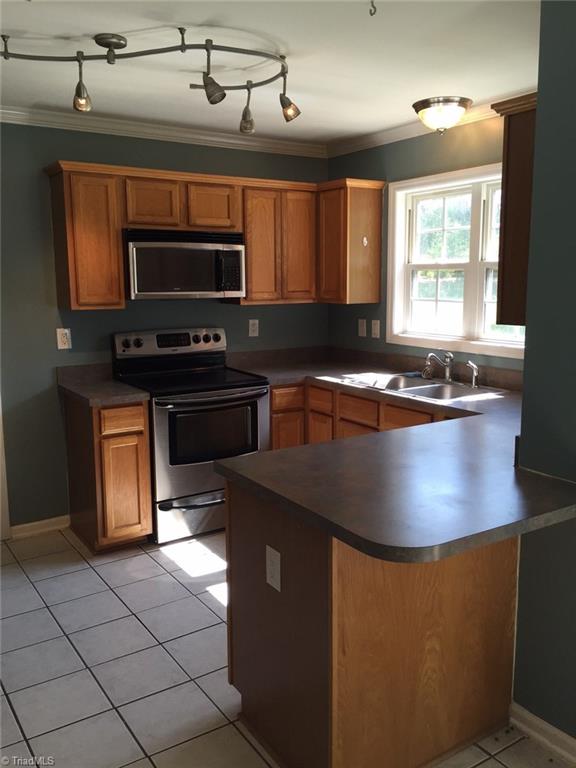 8103 Chestershire Road Oak Ridge, NC 27310 - Photo 3 of 12