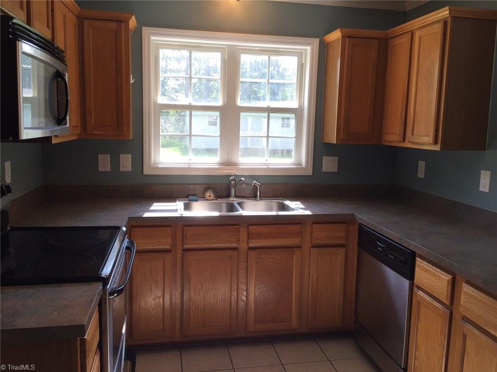 8103 Chestershire Road Oak Ridge, NC 27310 - Photo 4 of 12
