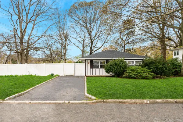 $549,999 | 2 Arleen Avenue, Holbrook, NY 11741
