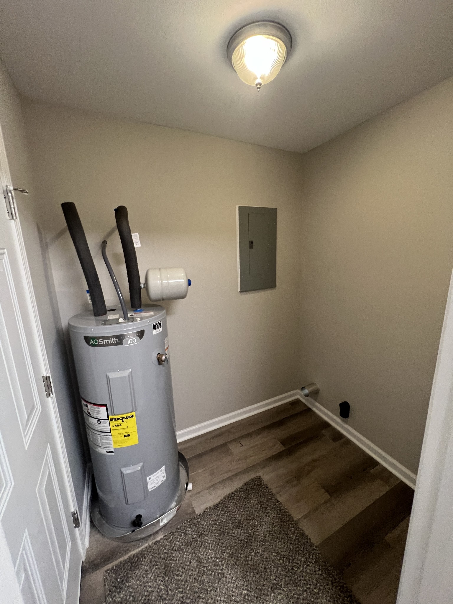 213 Notgrass Road Clarksville, TN 37042 - Photo 6 of 12 a storage room with furniture