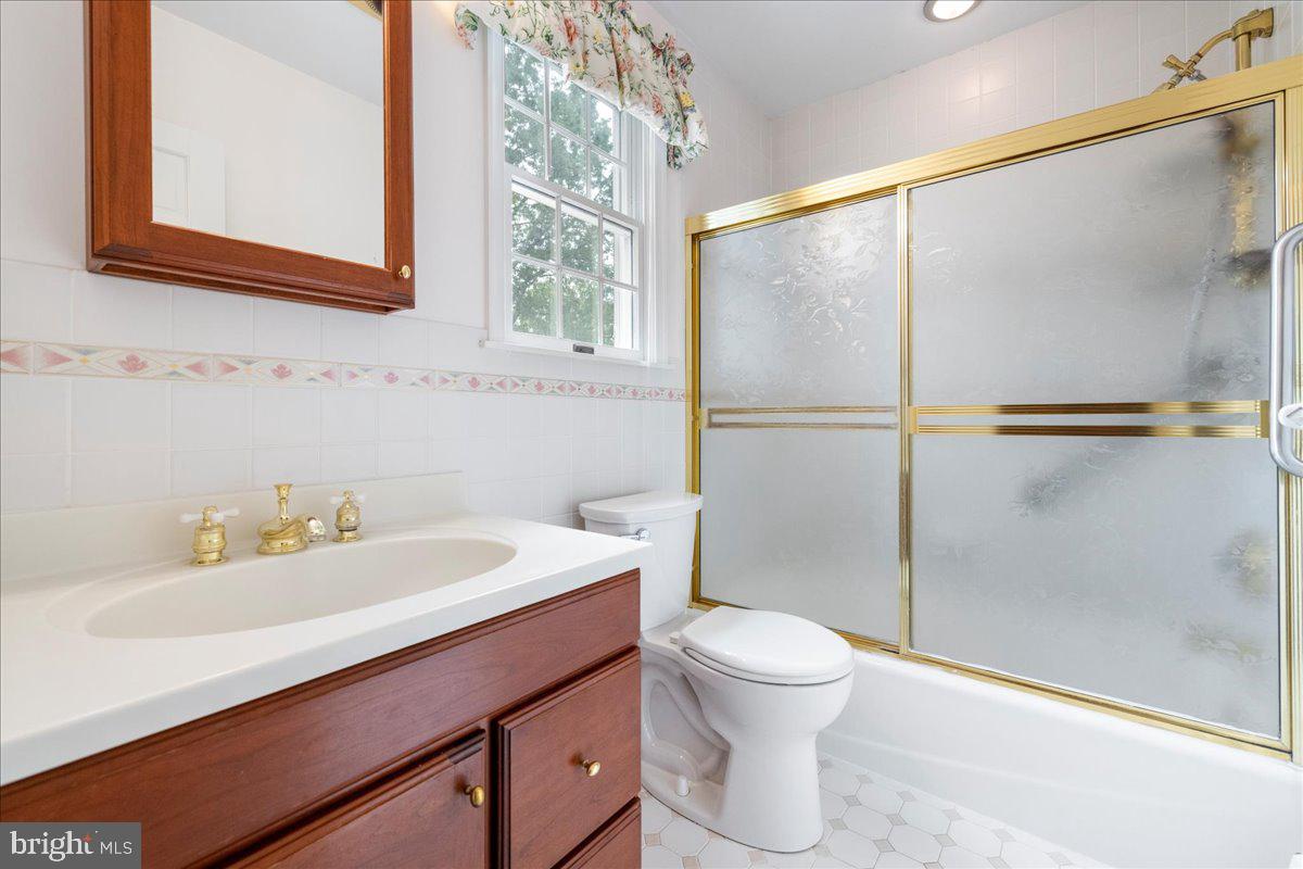 46 Hickory Lane Chalfont, PA 18914 - Photo 29 of 36 a bathroom with a sink toilet and shower