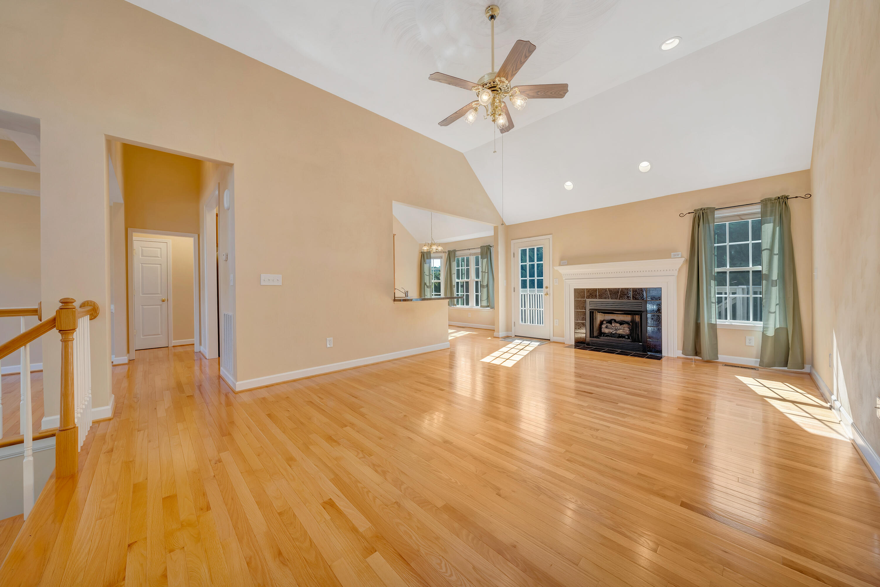 600 Castleridge Road Vinton, VA 24179 - Photo 2 of 36 03-DSC08460