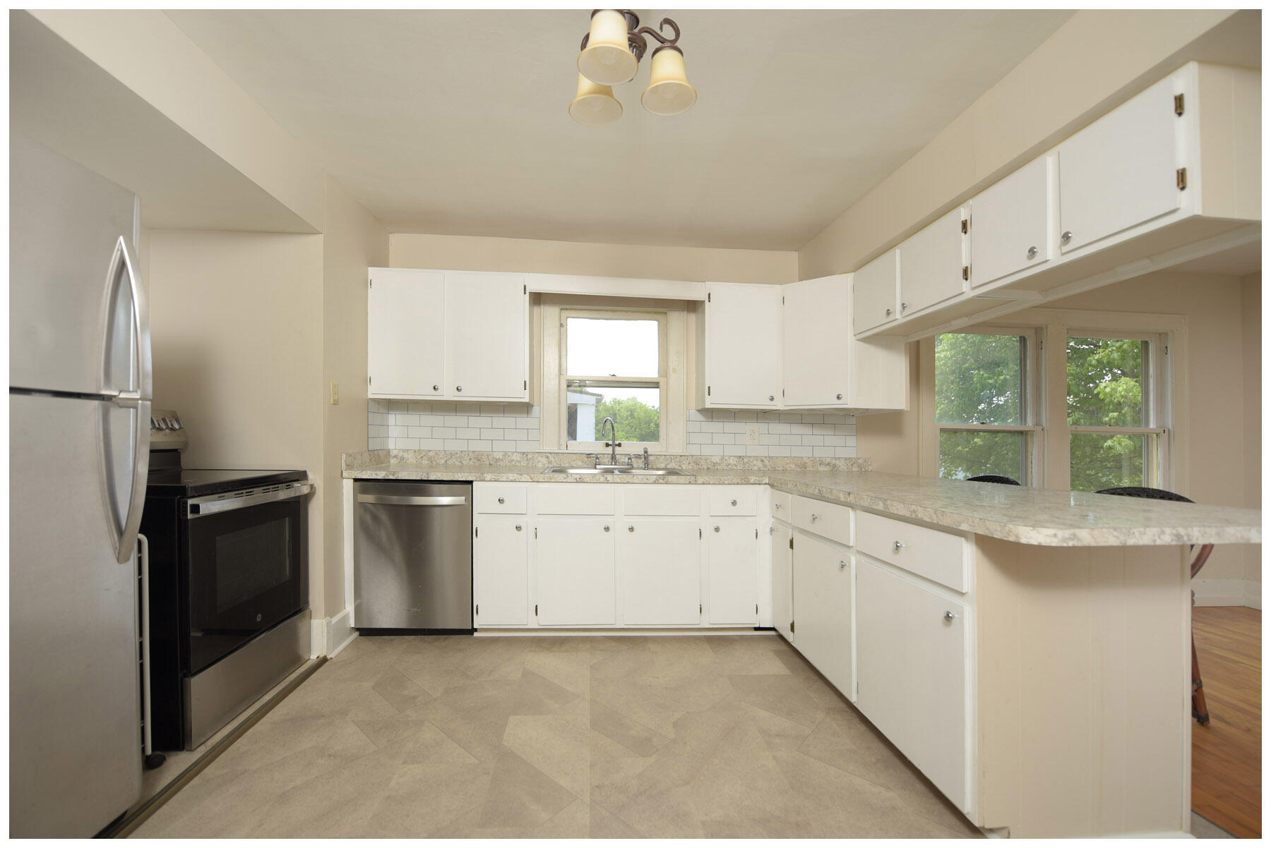 352 Old US 60 Road Frankfort, KY 40601 - Photo 6 of 11 kitchen
