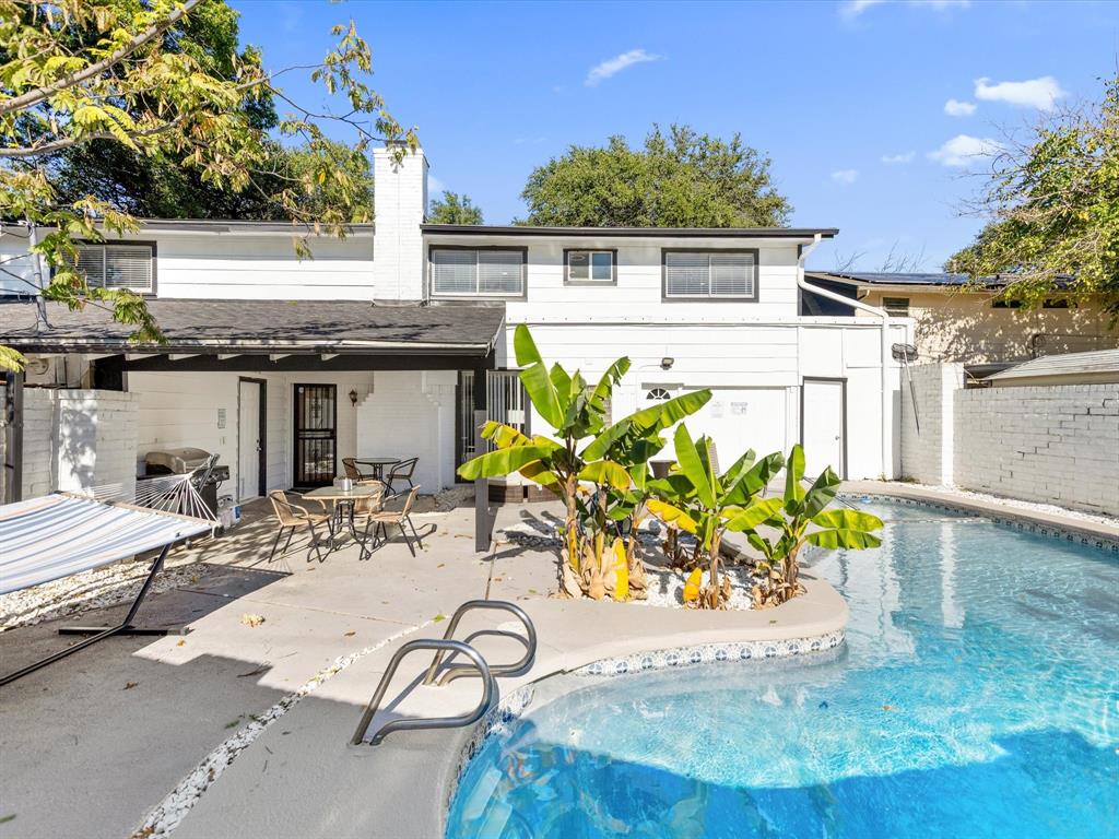 3614 Parader Court Dallas, TX 75228 - Photo 35 of 40 a view of a dinning table and chairs in patio