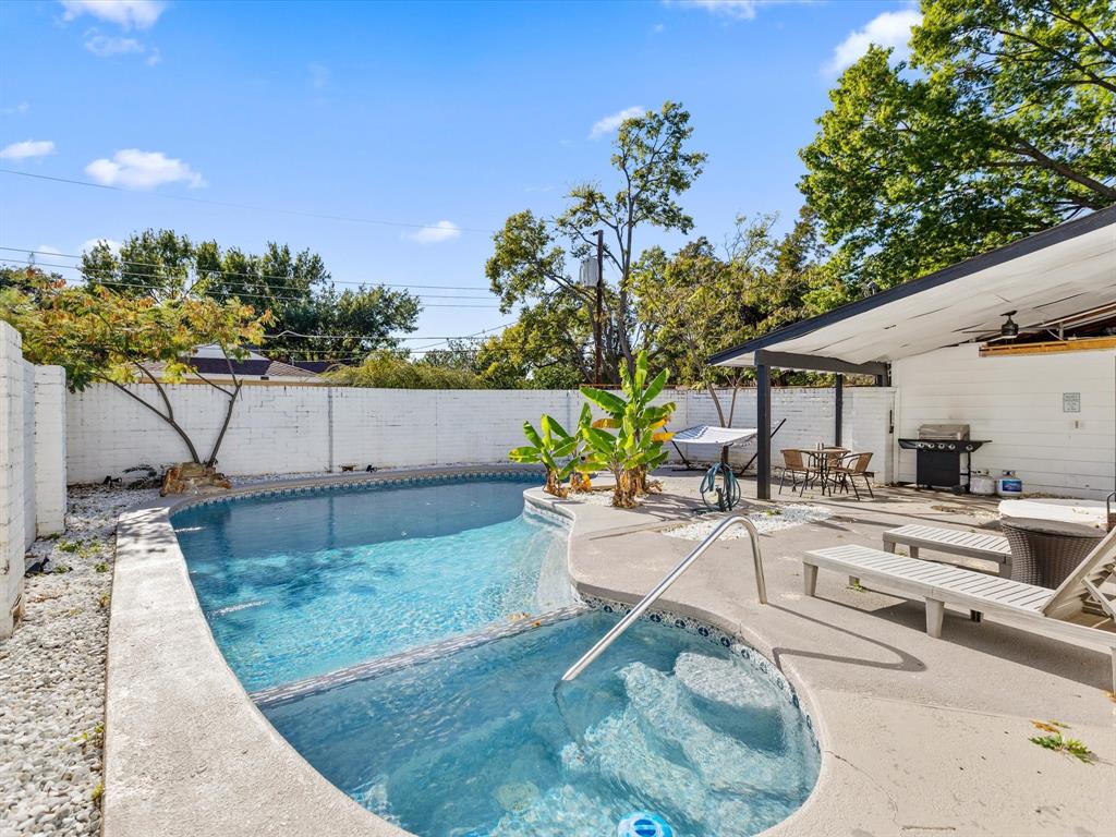 3614 Parader Court Dallas, TX 75228 - Photo 36 of 40 a view of a patio with couches and a table and chairs with an umbrella