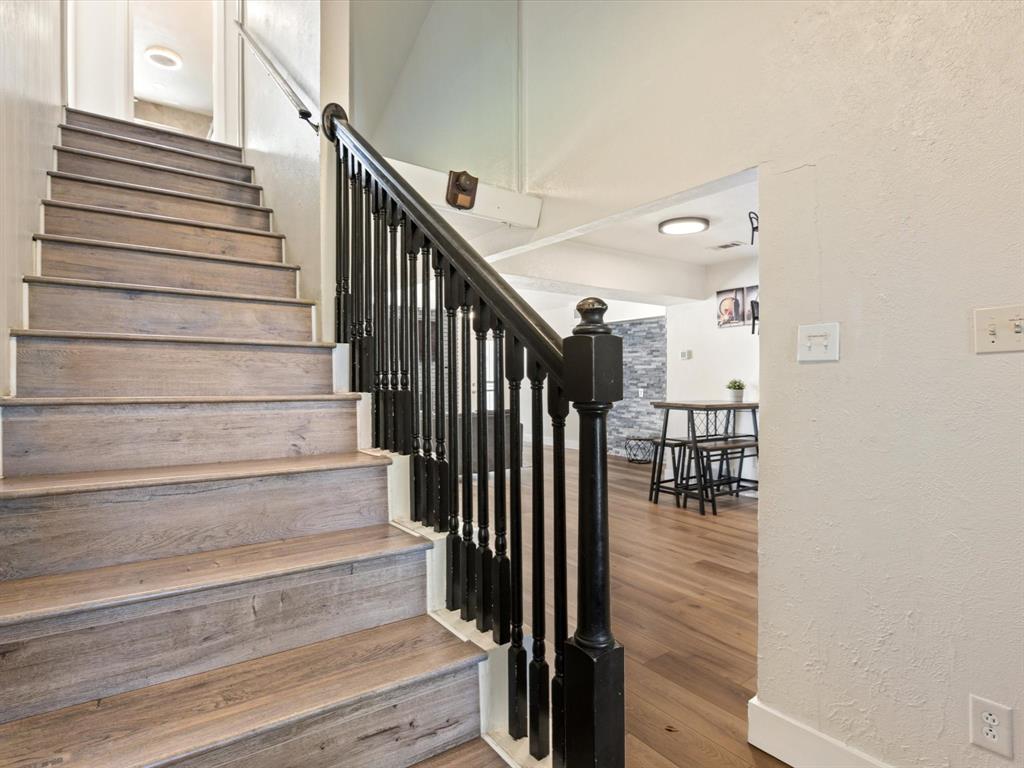3614 Parader Court Dallas, TX 75228 - Photo 7 of 40 a view of entryway and hall