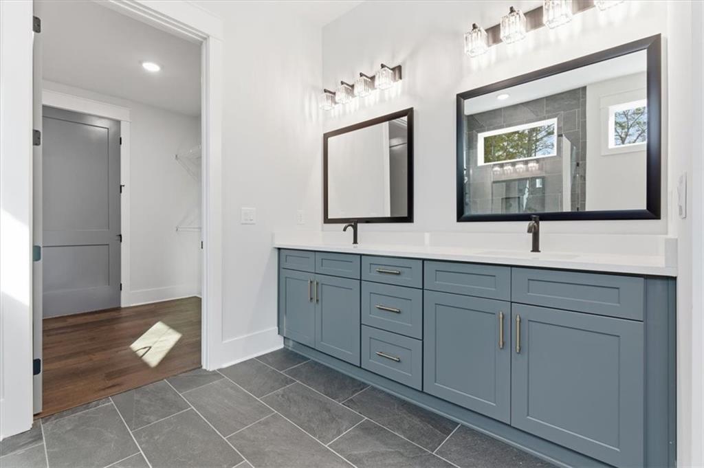 27 Linda Road Southwest Cartersville, GA 30120 - Photo 25 of 51 a bathroom with 2 sink and a mirror
