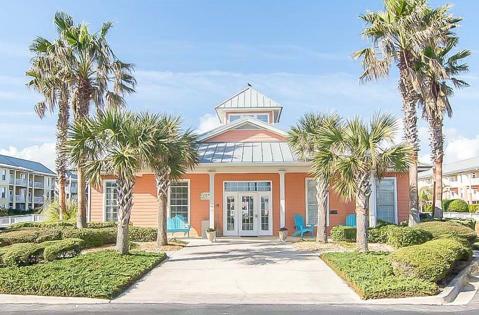 285 Atlantis Circle, Unit 203 St. Augustine, FL 32080 - Photo 54 of 71 a front view of a house with a garden