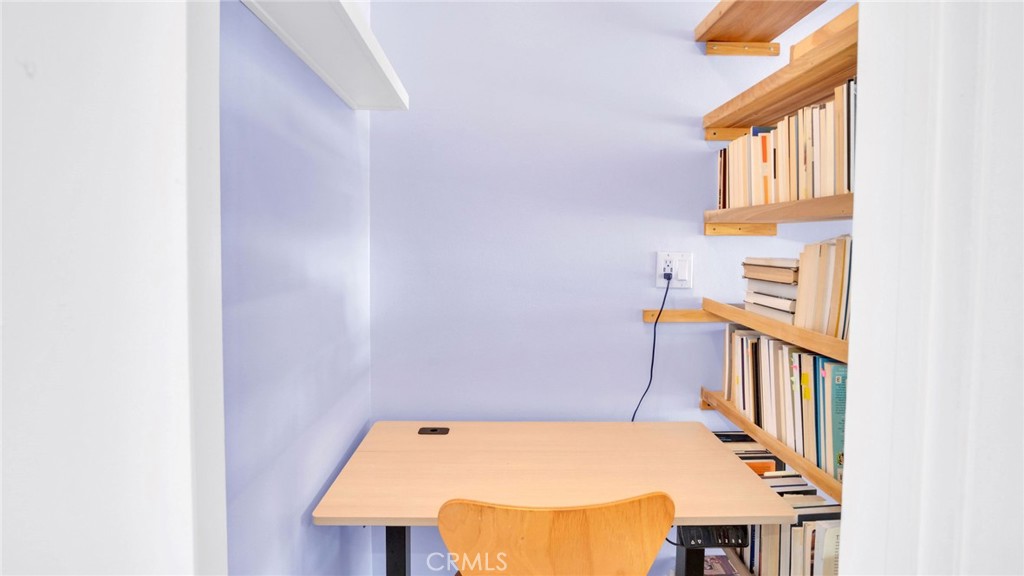 10725 Ohio Avenue, Unit 301 Los Angeles, CA 90024 - Photo 14 of 39 a view of a balcony with chairs