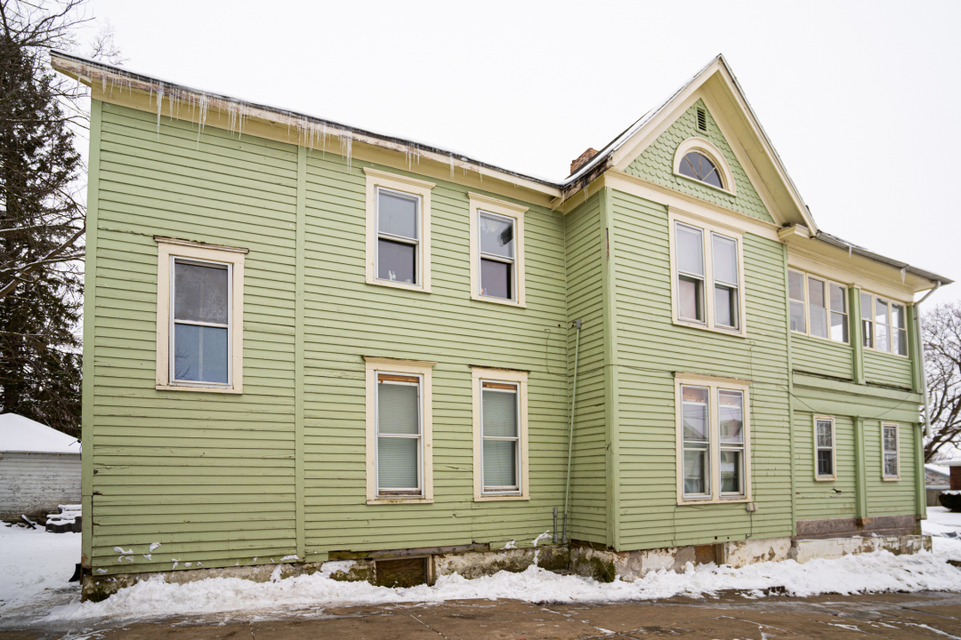 821-823 South Carroll Avenue Freeport, IL 61032 - Photo 4 of 11 a front view of a house