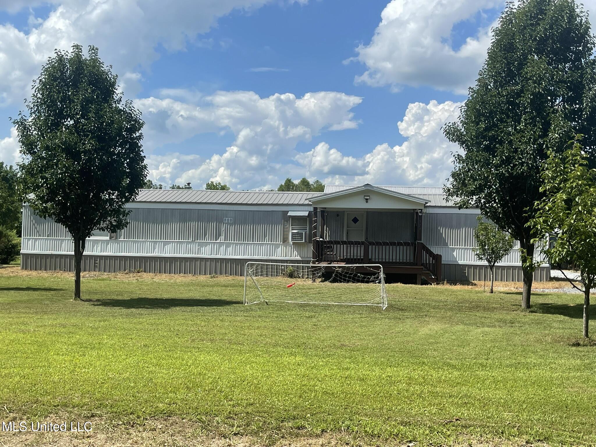 329 Walker Road Cleveland, MS 38732 - Photo 2 of 28 IMG_4908