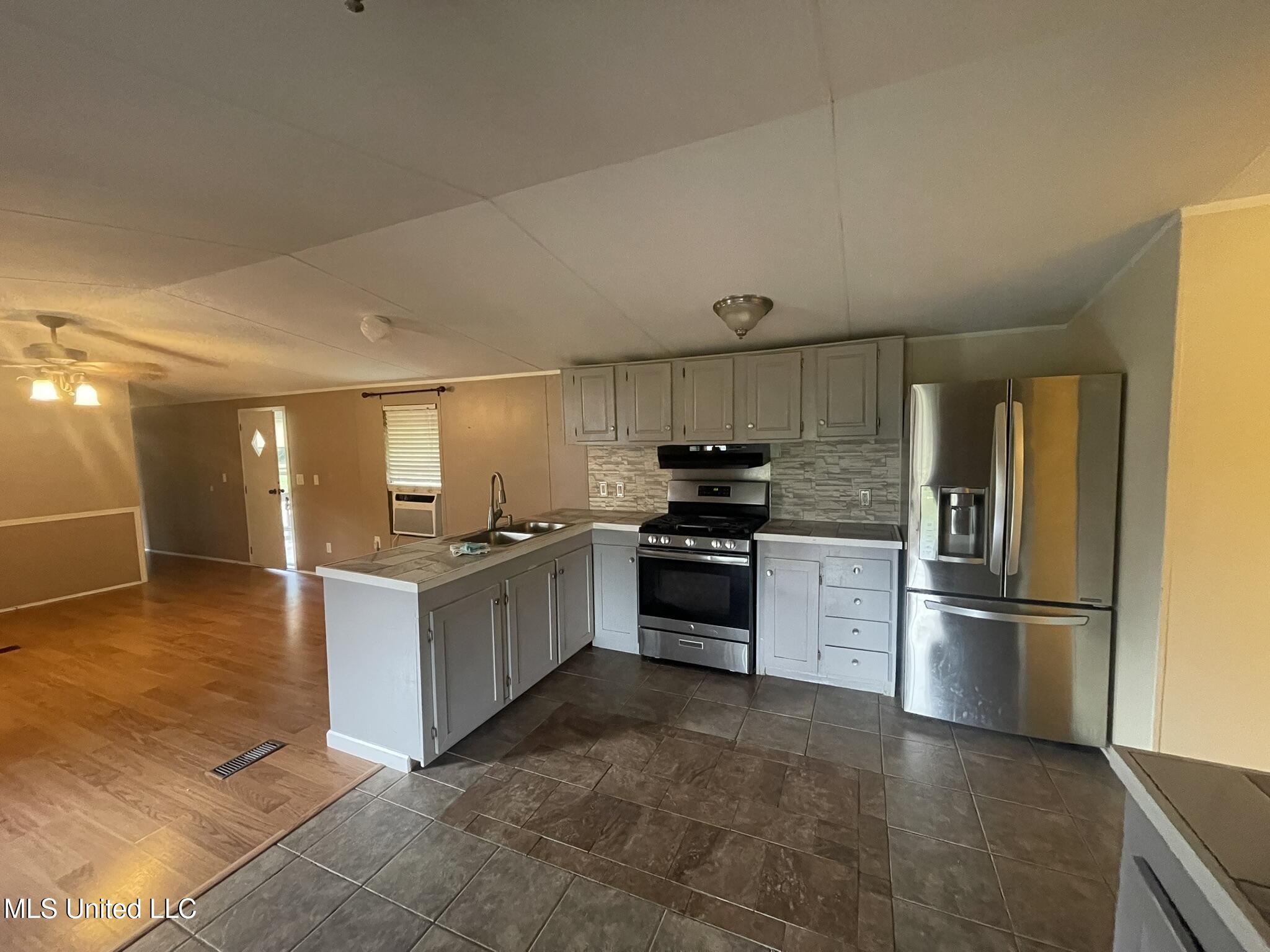 329 Walker Road Cleveland, MS 38732 - Photo 5 of 28 IMG_4963