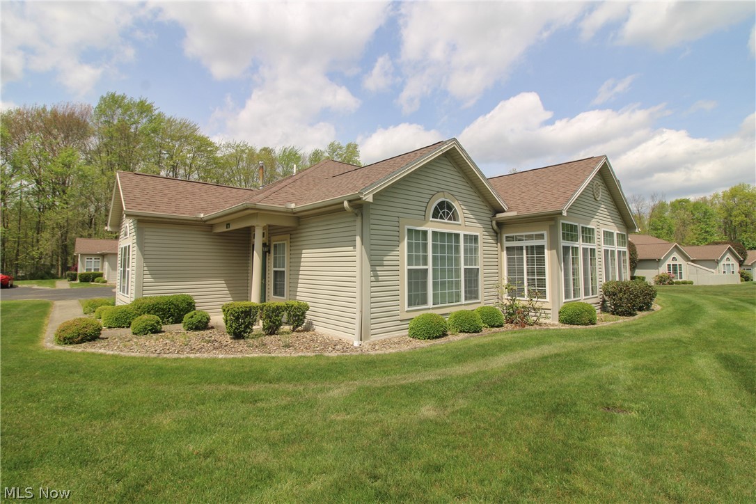 5645 Clingan Road, Unit 7B Struthers, OH 44471 - Photo 3 of 37