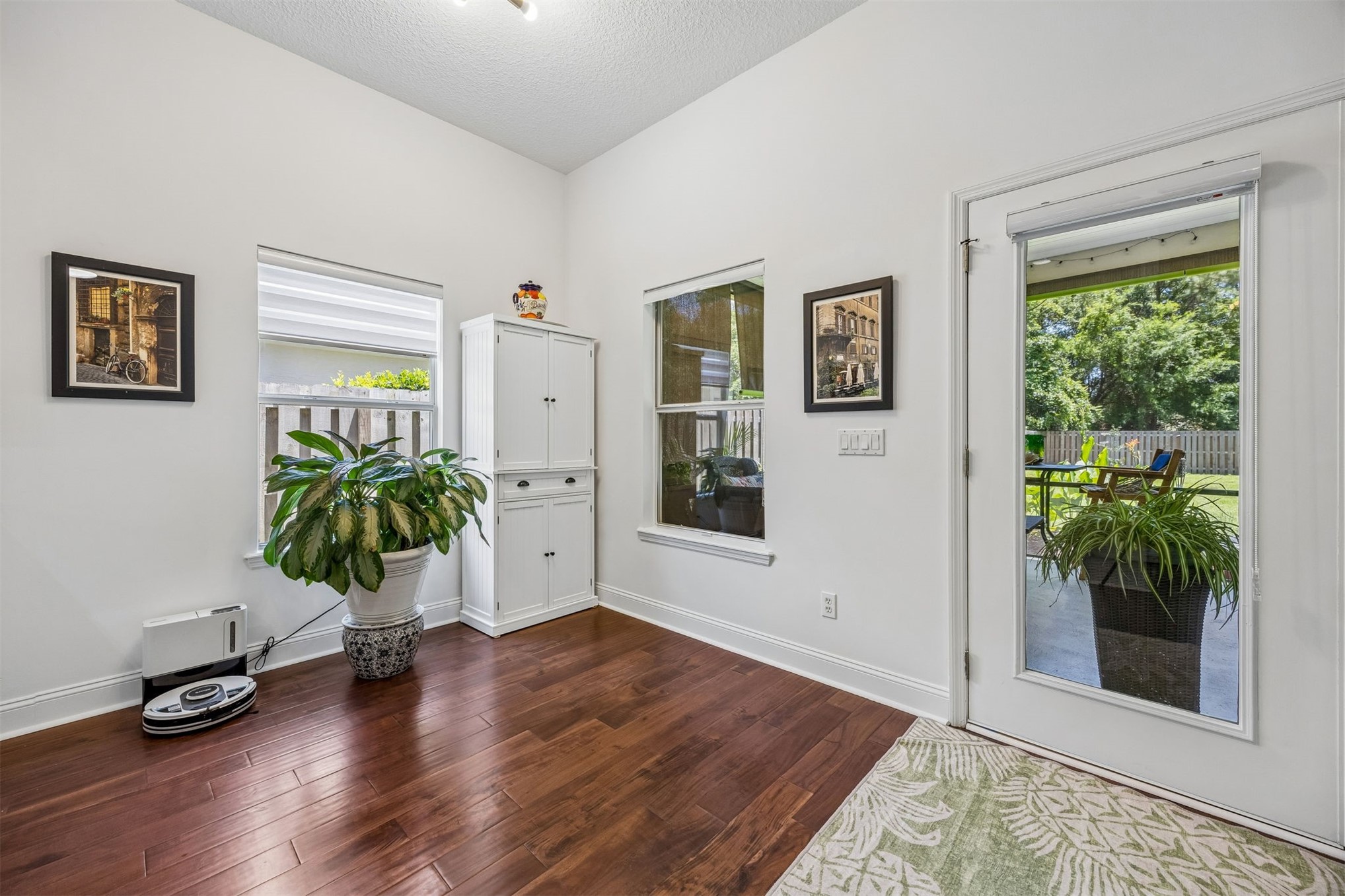 86107 Remsenburg Drive Fernandina Beach, FL 32034 - Photo 13 of 58 a living room with furniture and a potted plant