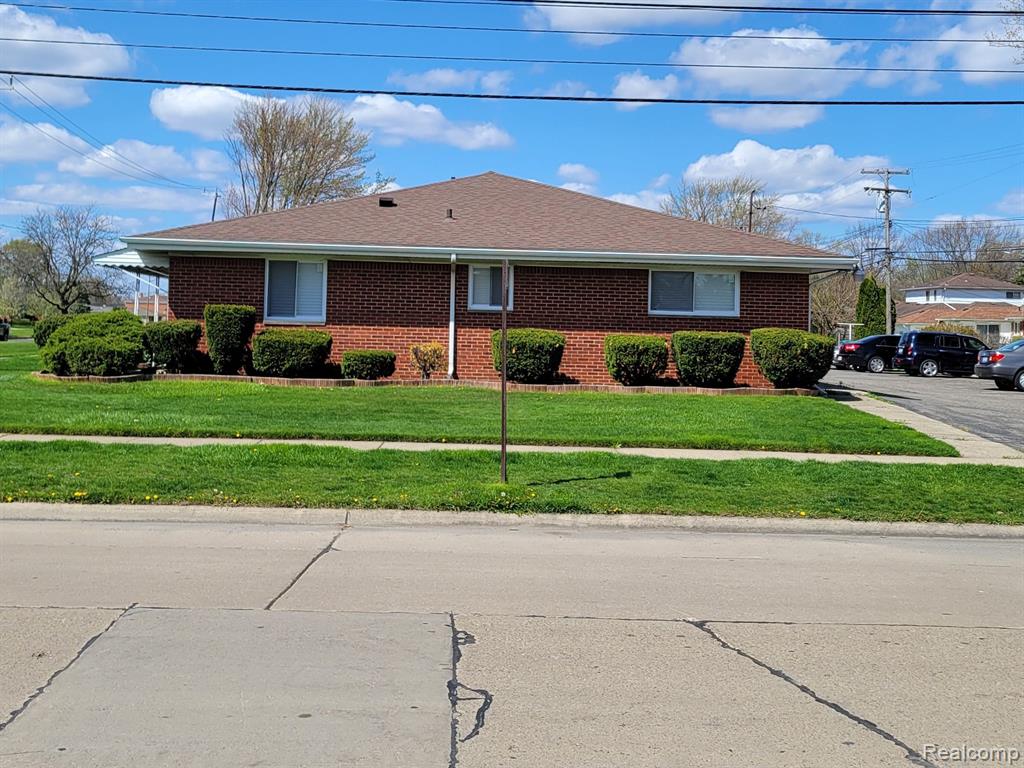23016 Kelly Road, Unit 10 Eastpointe, MI 48021 - Photo 4 of 17