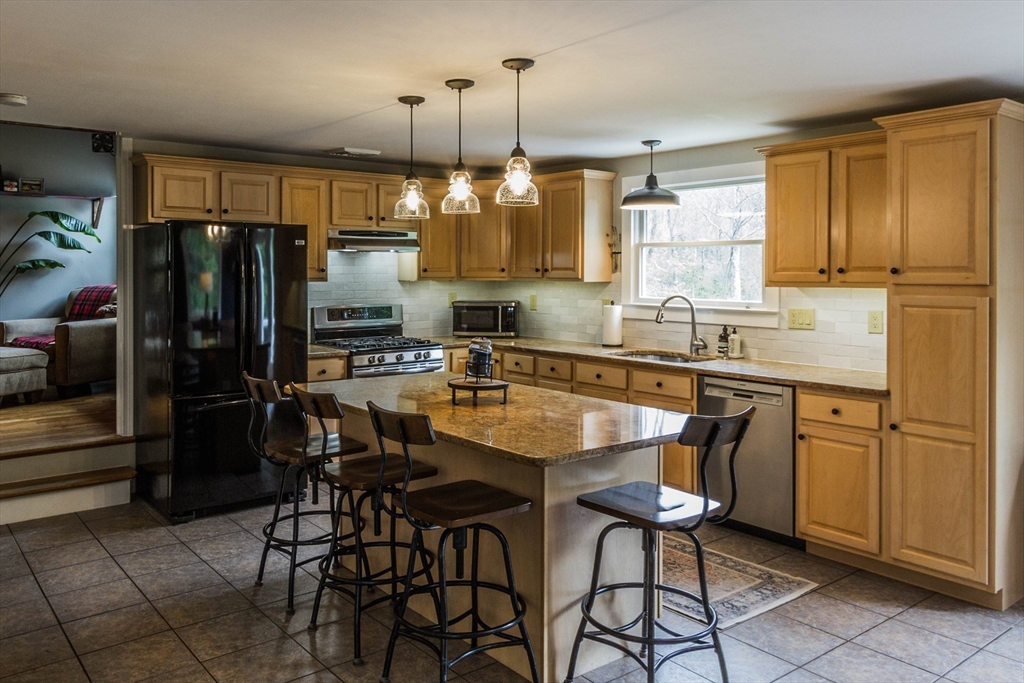 692 Cronin Road Warren, MA 01585 - Photo 15 of 42