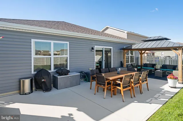 a view of a dinning table and chairs in the patio