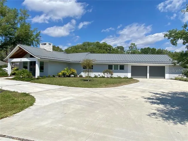 $1,795,000 | 3231 East Forest Lake Drive, Sarasota, FL 34232