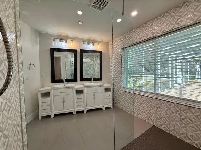 $1,795,000 | 3231 East Forest Lake Drive, Sarasota, FL 34232