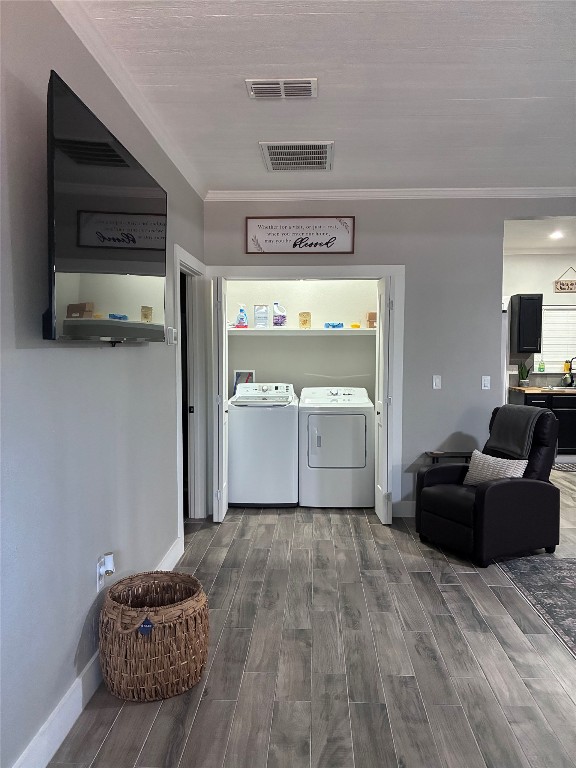 1135 Red Fox Road La Grange, TX 78945 - Photo 5 of 32 a living room with furniture and a flat screen tv