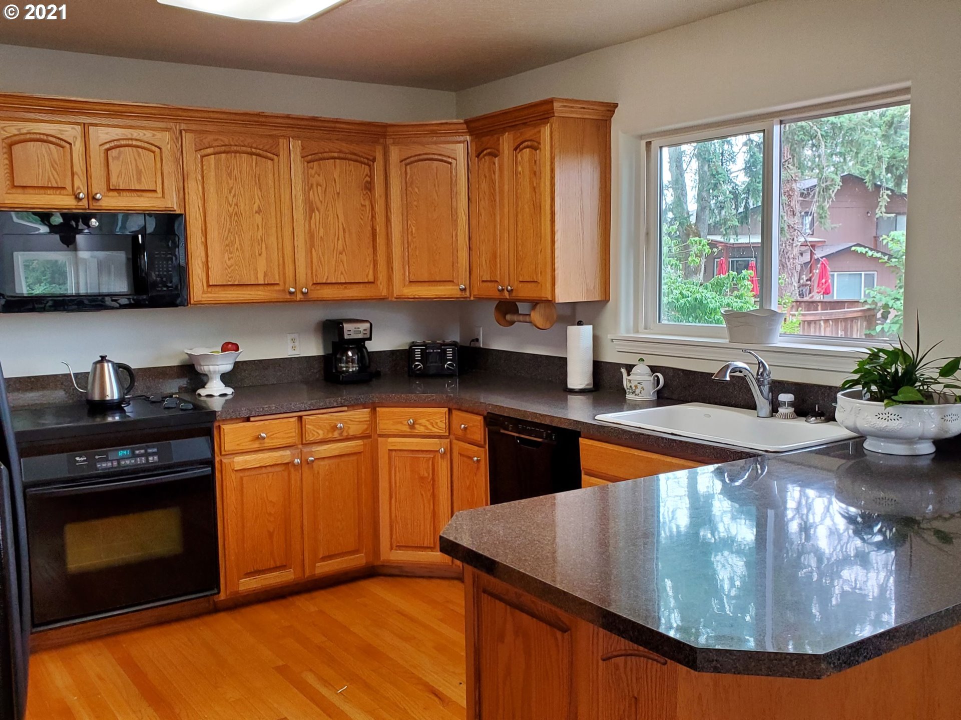 559 Cascade Drive Springfield, OR 97478 - Photo 4 of 10 Gallery Image 4