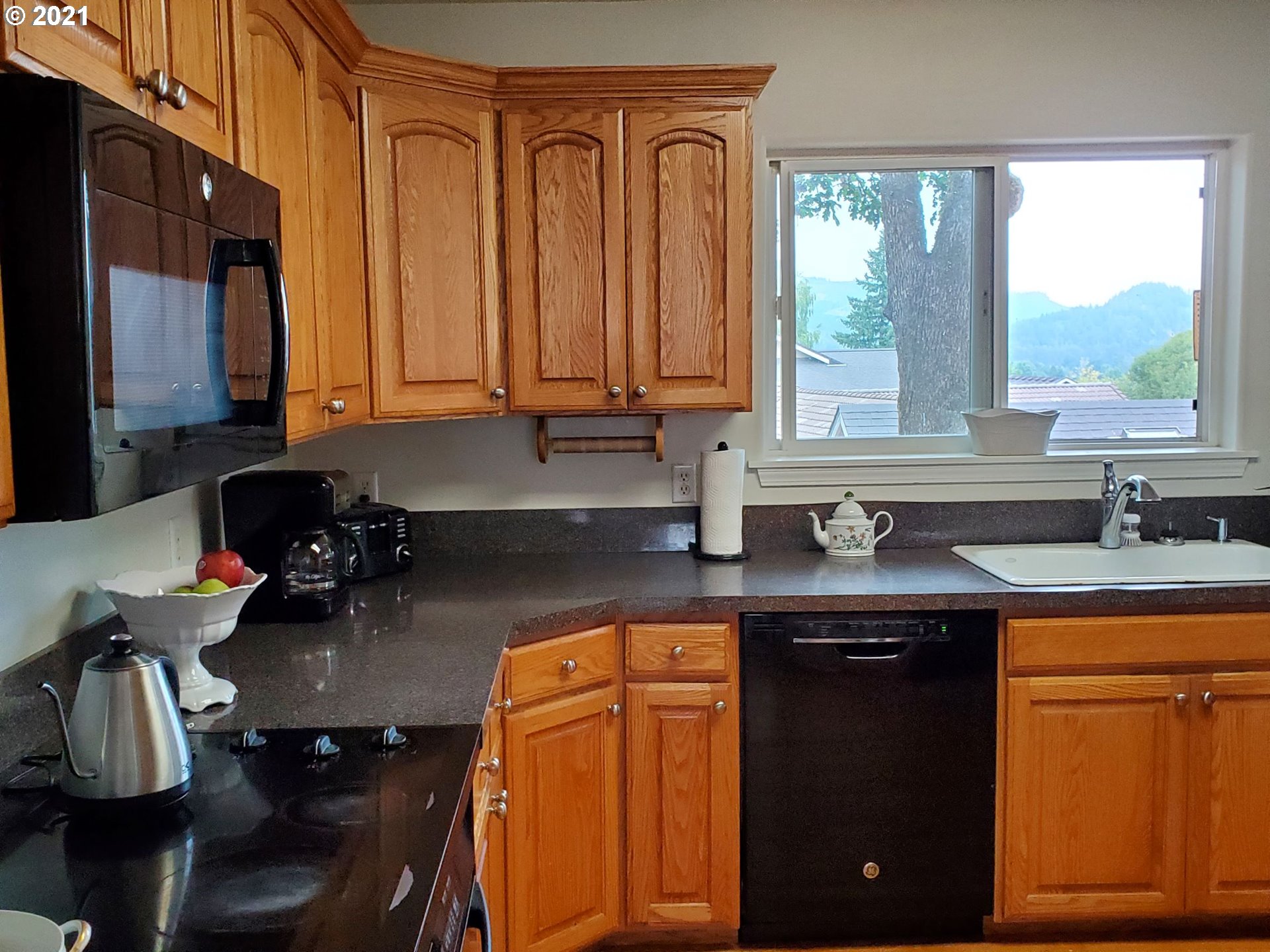 559 Cascade Drive Springfield, OR 97478 - Photo 5 of 10 Gallery Image 5