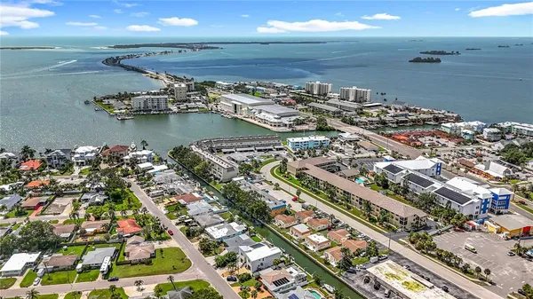 $3,200 | 572 Baywood Drive North, Dunedin, FL 34698