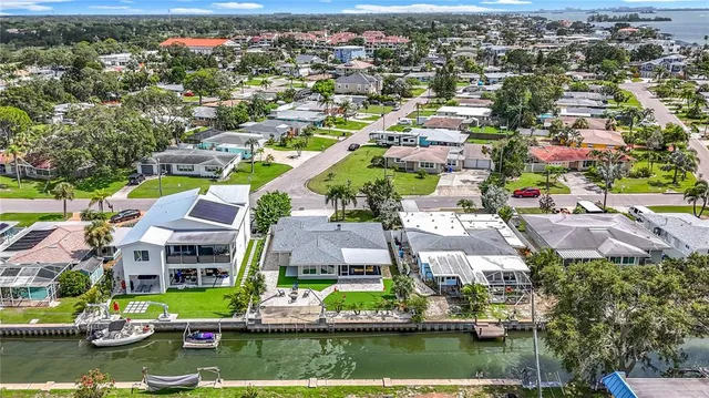 $3,800 | 572 Baywood Drive North, Dunedin, FL 34698