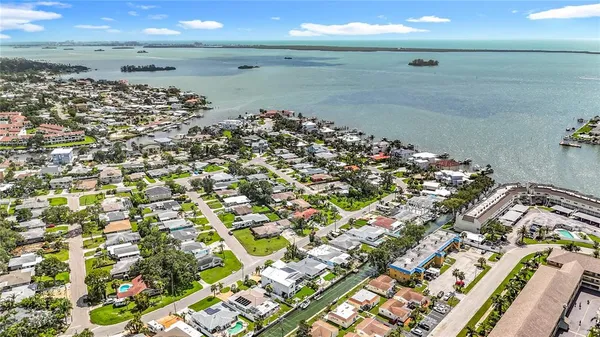 $3,200 | 572 Baywood Drive North, Dunedin, FL 34698