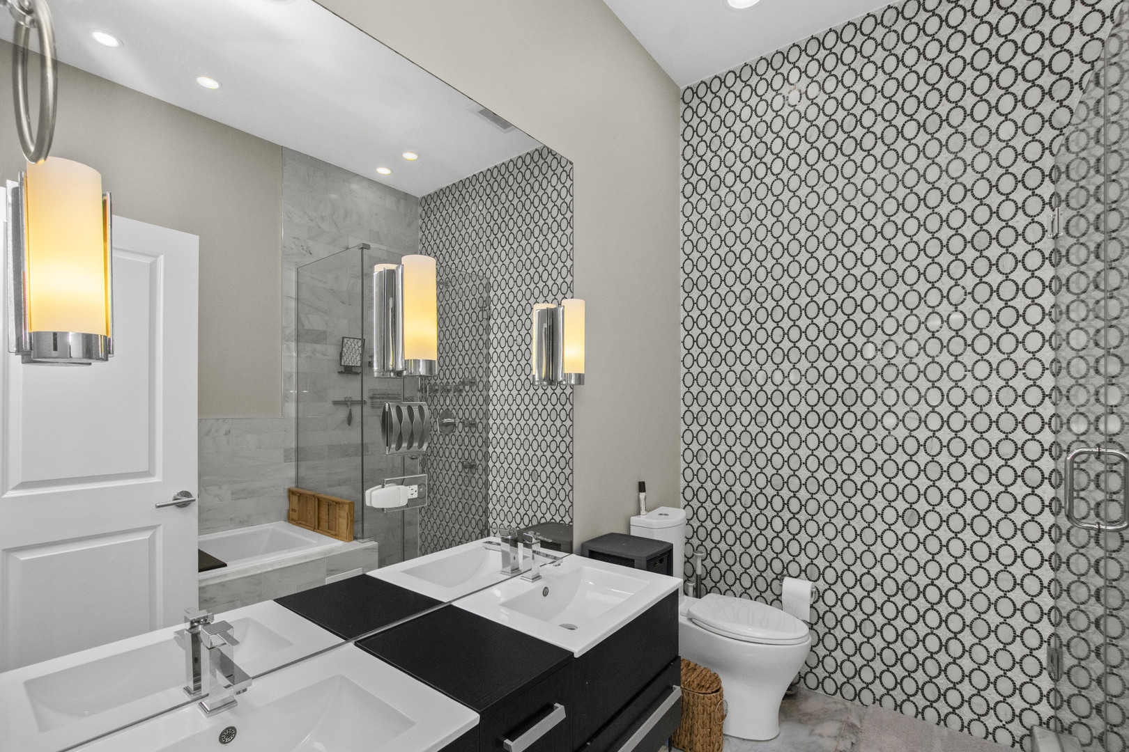 2012 West Erie Street, Unit 3W Chicago, IL 60612 - Photo 13 of 20