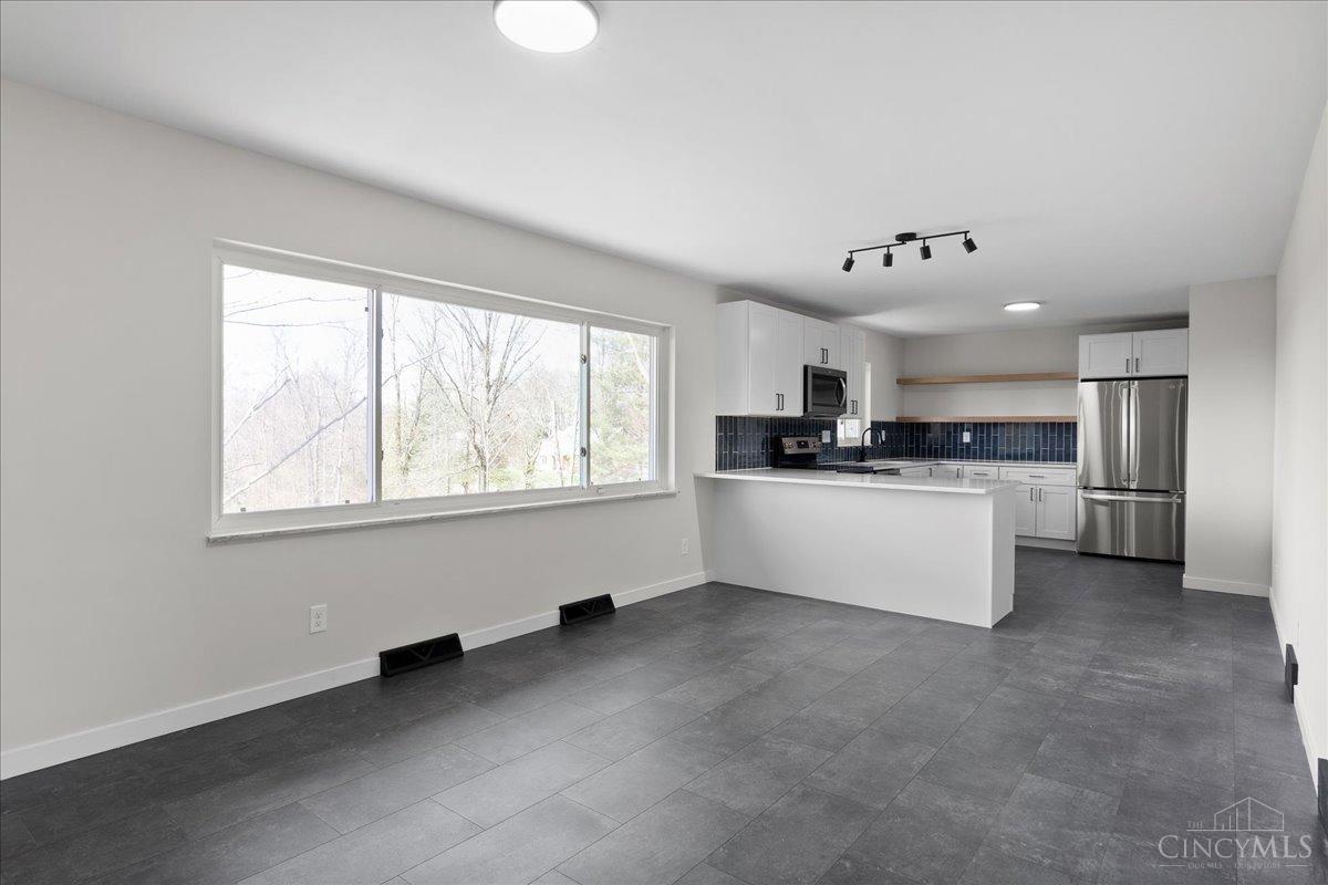 5698 Dunlap Road Cincinnati, OH 45252 - Photo 14 of 43