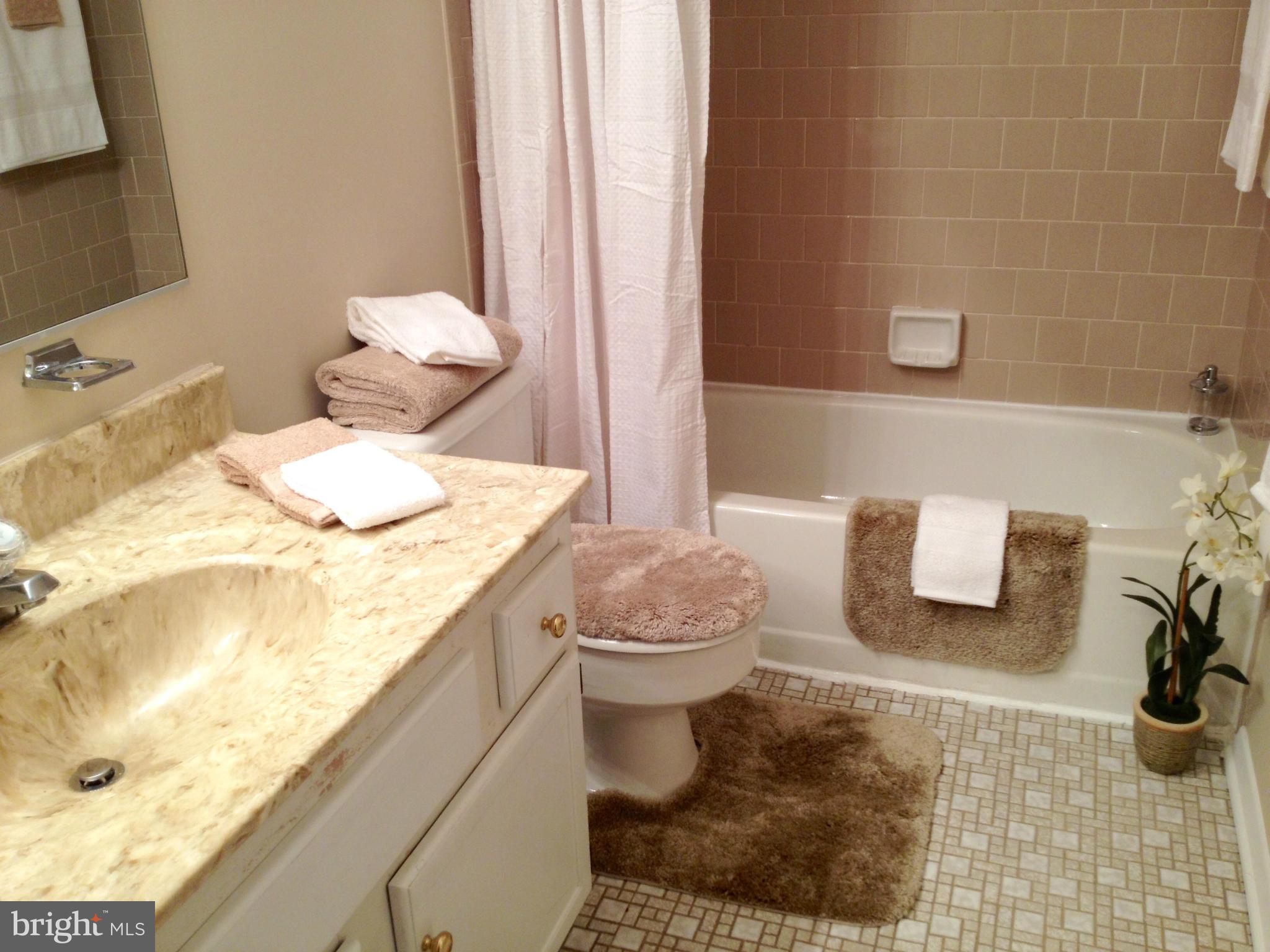 28 Heather Hill Road Catonsville, MD 21228 - Photo 18 of 30 Upper Level Bath