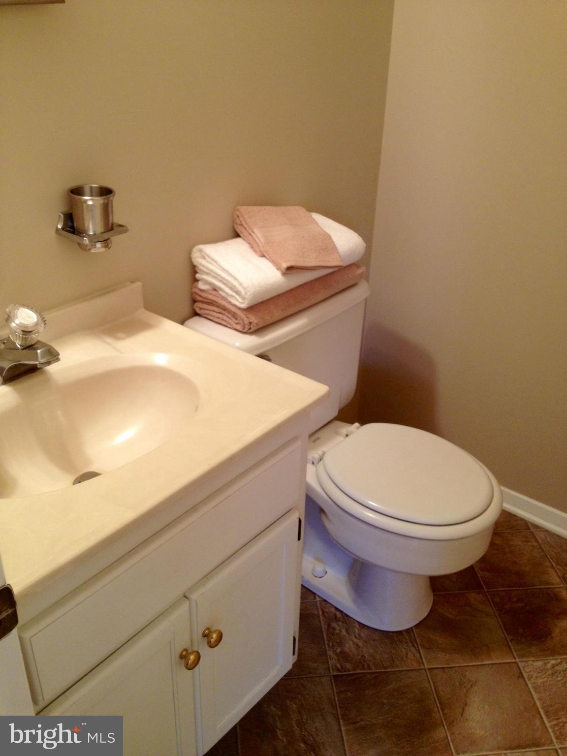 28 Heather Hill Road Catonsville, MD 21228 - Photo 27 of 30 Lower Level Powder Room