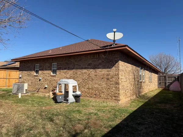 $325,000 | 1607 Ave I Northwest, Childress, TX 79201