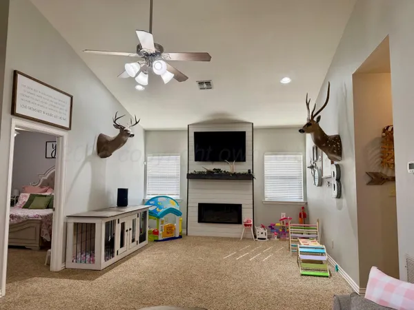 $325,000 | 1607 Ave I Northwest, Childress, TX 79201