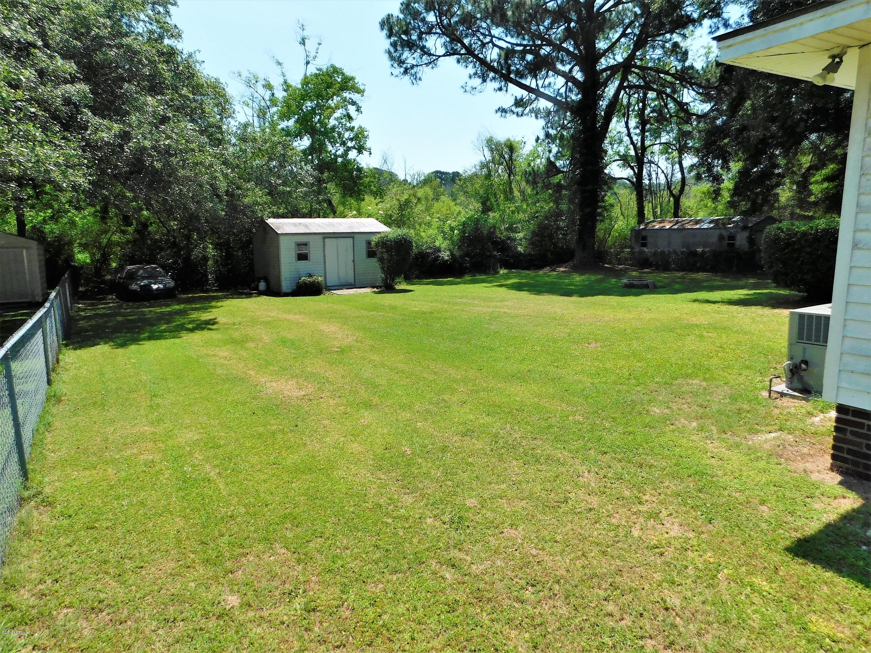 1601 Camellia Road Beaufort, SC 29902 - Photo 7 of 28 07 - Back Yard