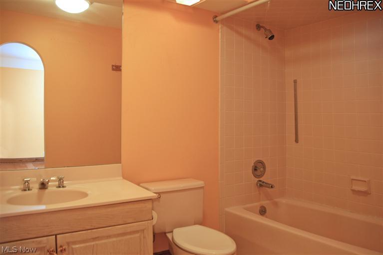 3535 Shade Road Akron, OH 44333 - Photo 21 of 25 Front Suite Full Bath