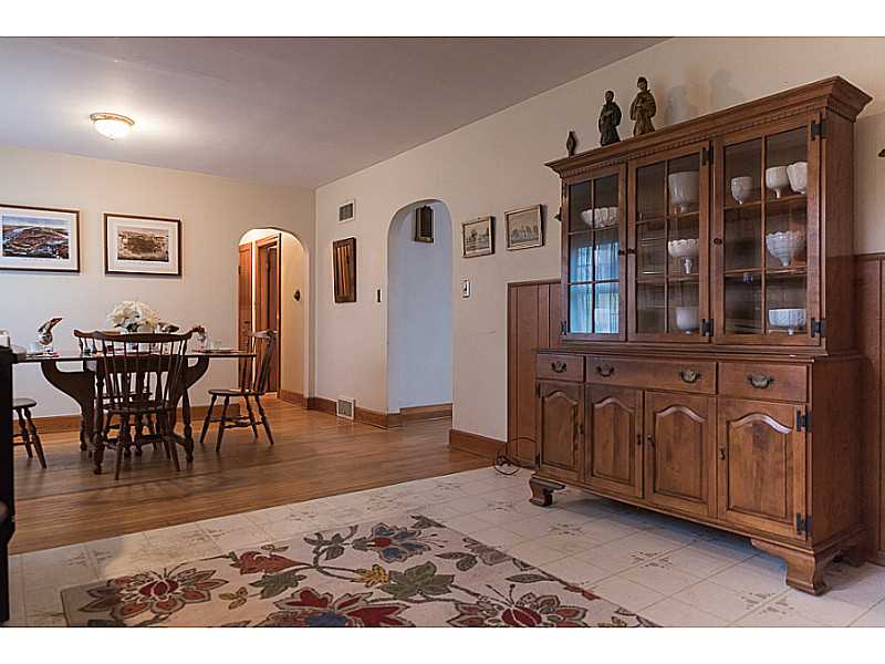 314 Middle Road Portsmouth, RI 02871 - Photo 3 of 18 Kitchen.