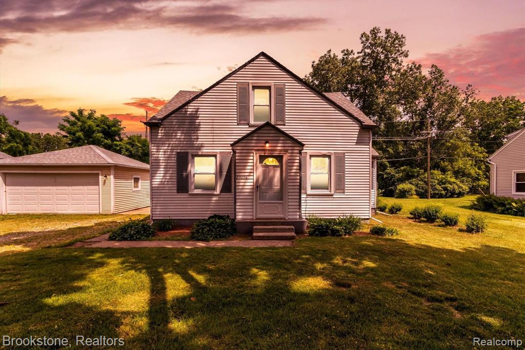 21038 Gill Road Farmington Hills, MI 48335 - Photo 2 of 25