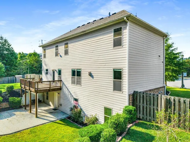 a view of a house with backyard and porch