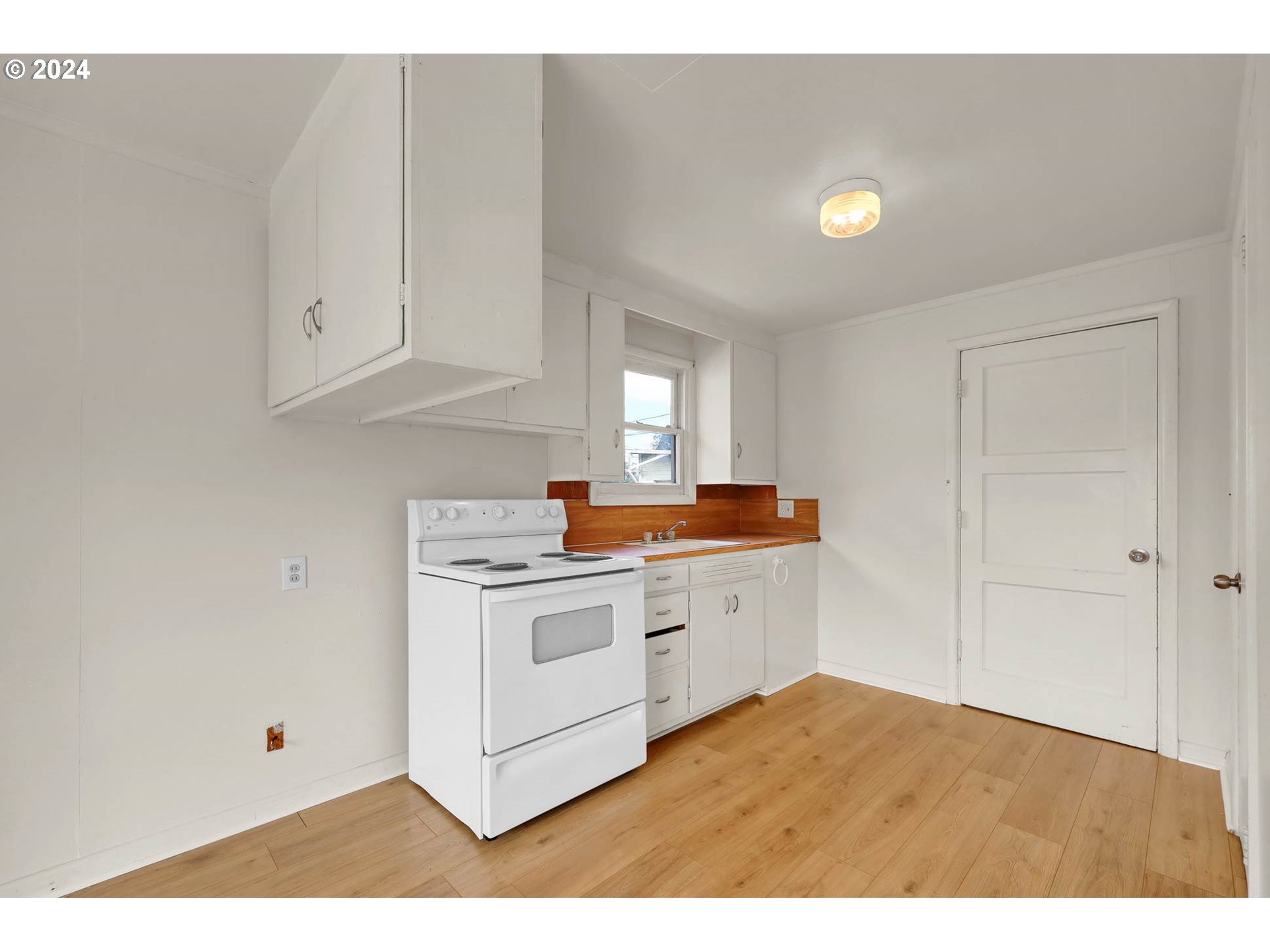 2915-2925 Oak Street Eugene, OR 97405 - Photo 15 of 42 a kitchen with cabinets appliances and a sink