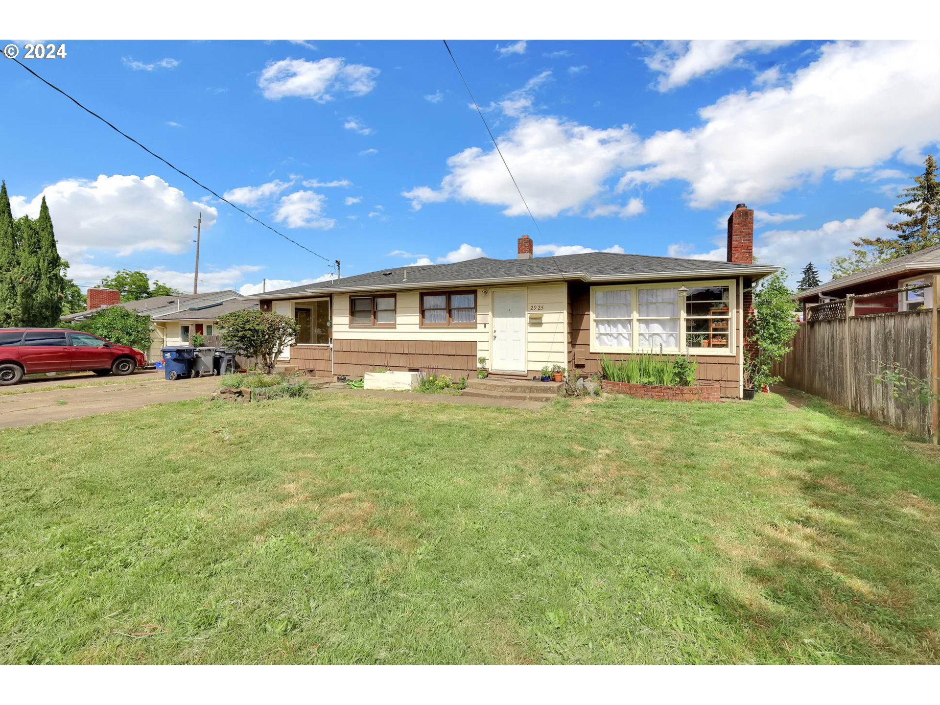 2915-2925 Oak Street Eugene, OR 97405 - Photo 2 of 42 a front view of a house with a yard