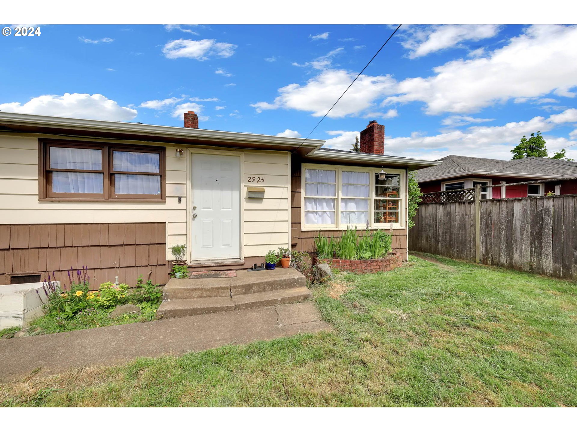 2915-2925 Oak Street Eugene, OR 97405 - Photo 21 of 42 a front view of a house with a garden
