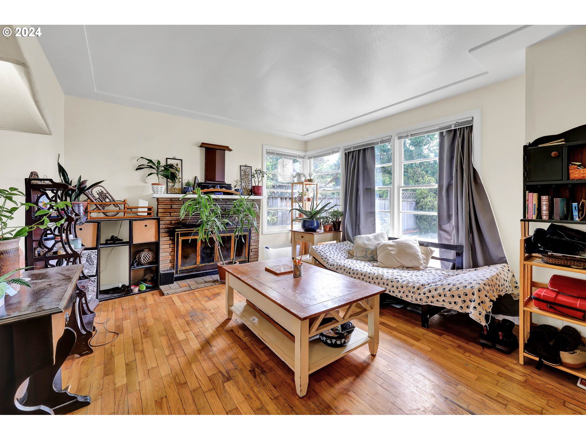 2915-2925 Oak Street Eugene, OR 97405 - Photo 22 of 42 a living room with furniture a flat screen tv and a book shelf